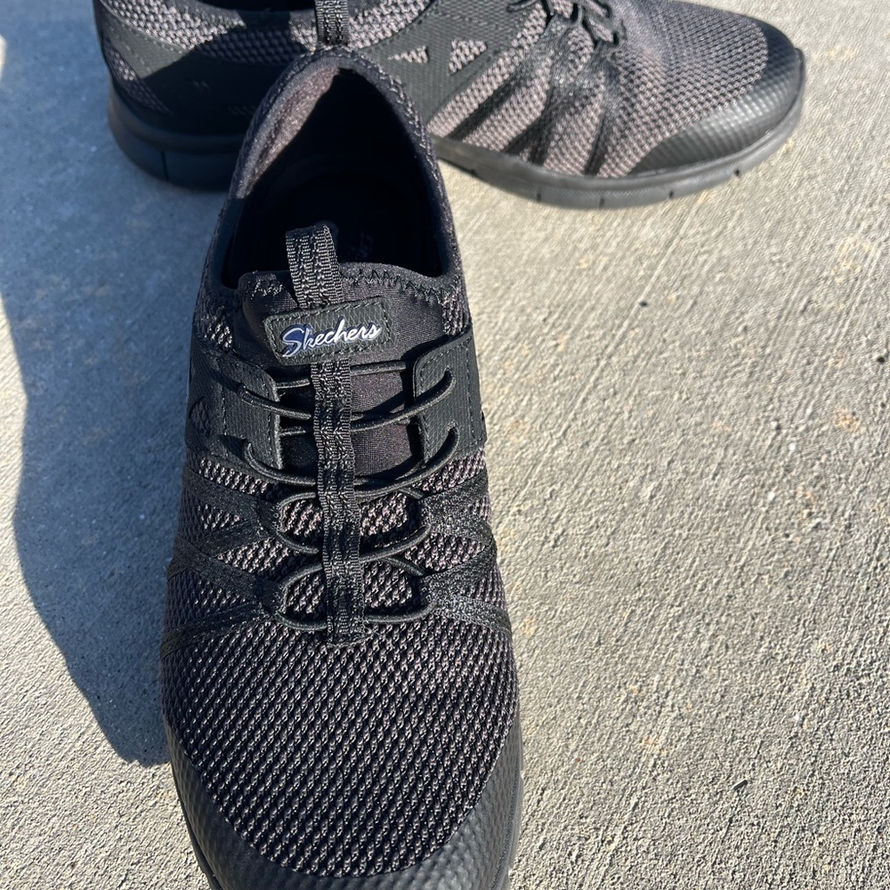 Skechers Slip On Women’s sneakers Size 9